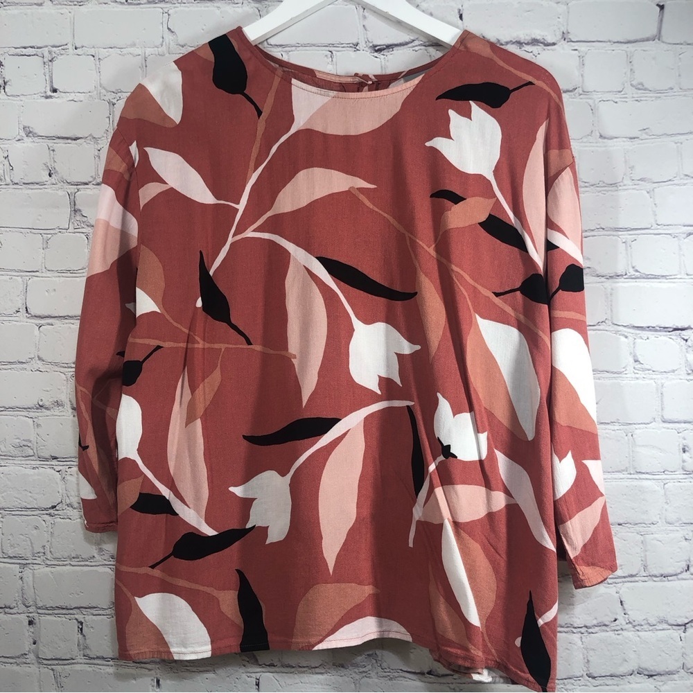 Liz Claiborne studio top